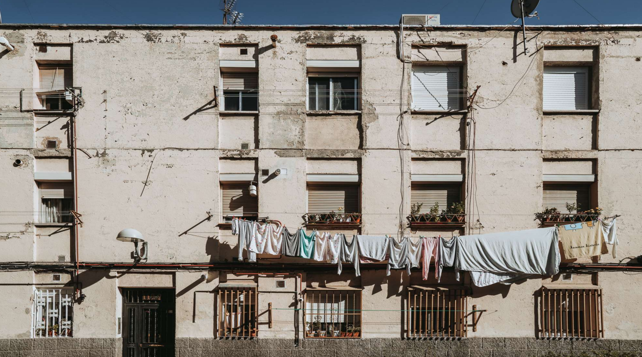  /></p>
<p><img decoding=