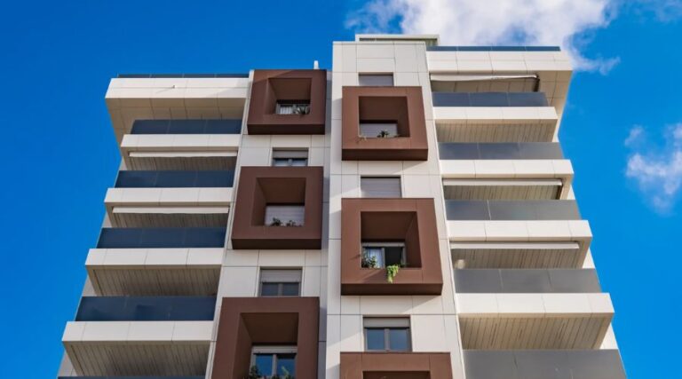 Saint-Gobain Revoluciona la Fachada con Enveo: Eficiencia, rapidez y diseño en un solo sistema