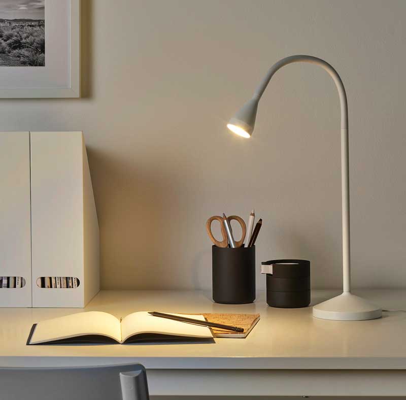 espacio-teletrabajo-luz-artificial