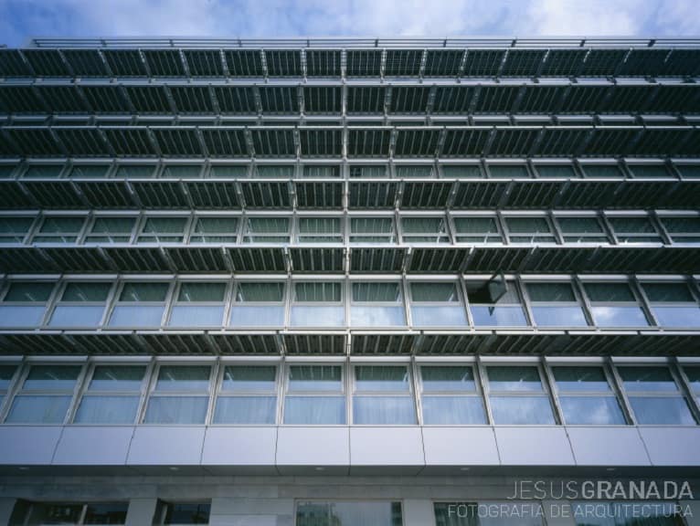 Paneles_fotovoltaicos-fachada-marquesinas