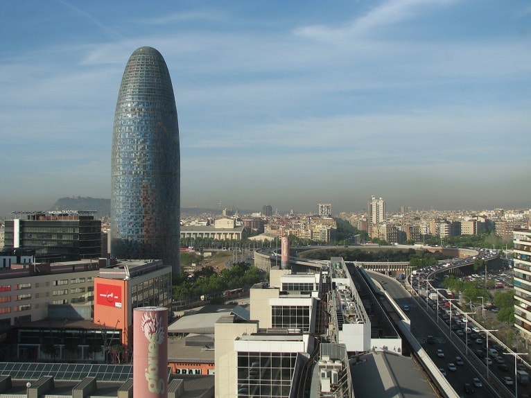 edificio-enfermo-barcelona-torre-agbar